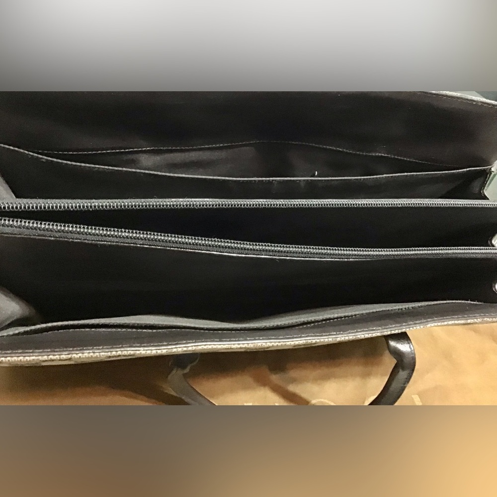 Gucci Bags - Picture 14 of 16